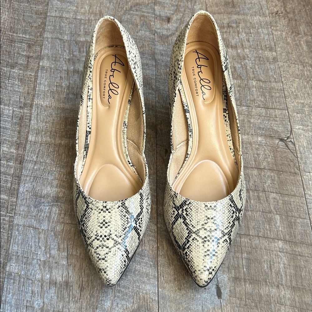 Abella True Comfort Beige and Black Snake-Print Pointed Pumps